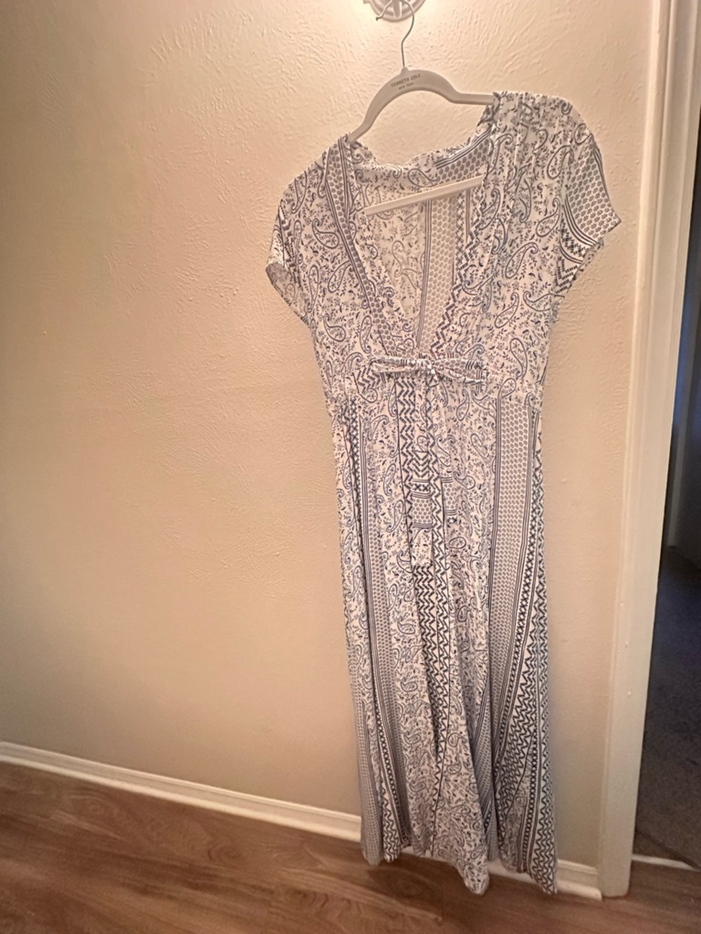 vestique Blue and White Paisley V-Neck Maxi Dress